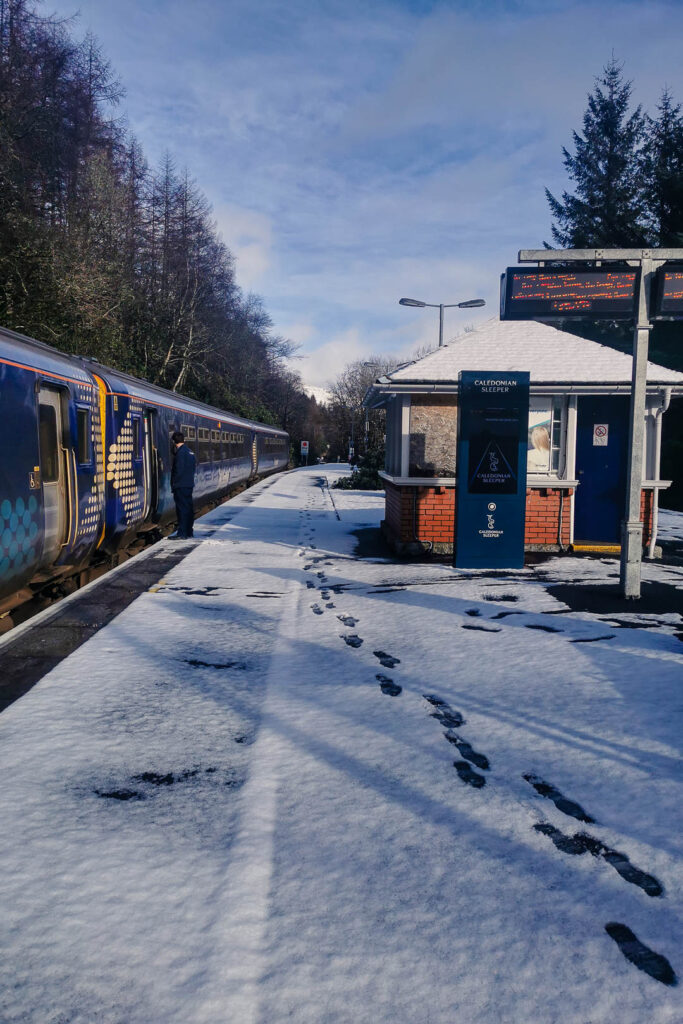 a train at Arrochar and Tarbet train station