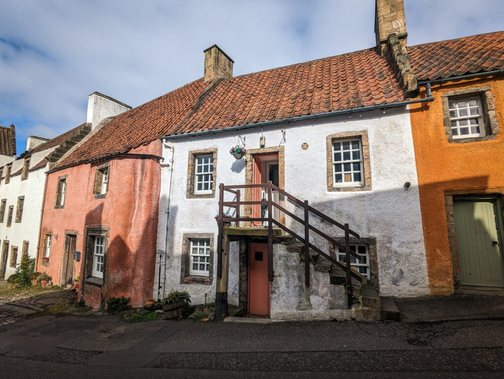 Culross colourful cottages