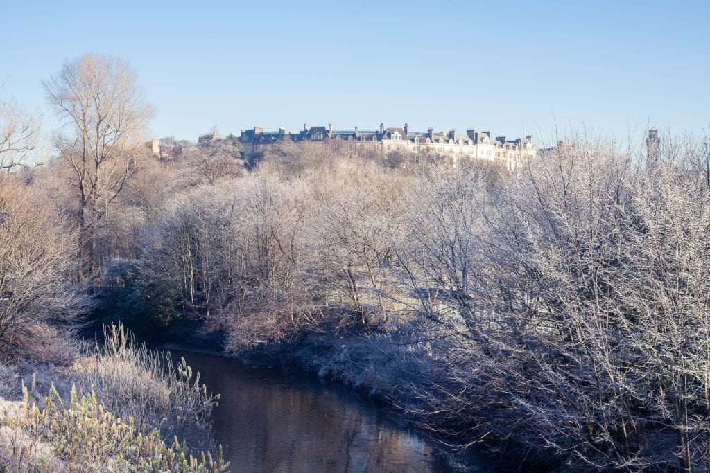 Easy Glasgow Walks: Beautiful Parks in Glasgow in Winter | Watch Me See | Winter is a great time to visit Glasgow and explore some of its easy walks around the city - and there are plenty of them. This is a guide to some of my favourite Glasgow walks in parks across the city - parks that turn into picture-perfect winter-wonderlands in the snow and make for ideal lunch-time getaways!