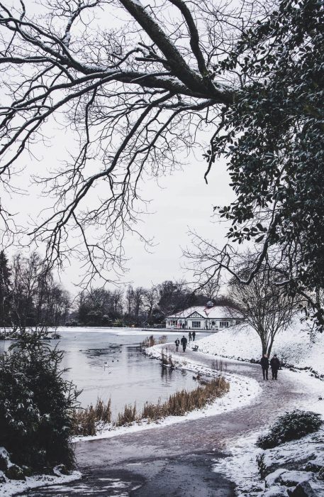 Easy Glasgow Walks: Beautiful Parks in Glasgow in Winter | Watch Me See | Winter is a great time to visit Glasgow and explore some of its easy walks around the city - and there are plenty of them. This is a guide to some of my favourite Glasgow walks in parks across the city - parks that turn into picture-perfect winter-wonderlands in the snow and make for ideal lunch-time getaways!