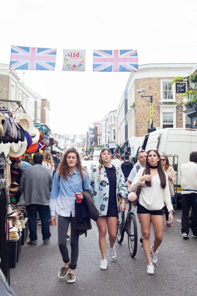 Hostels are not only for backpackers and these luxury boutique hostels in London are proof for that. But the Safestay Hostels also help you to safe money!