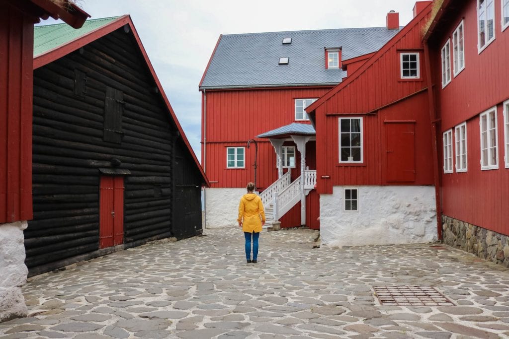 Finding a stylish rain coat that does it's job and is comfortable to wear is not easy. But traveling with this yellow dream by Craghoppers I knew I did it!