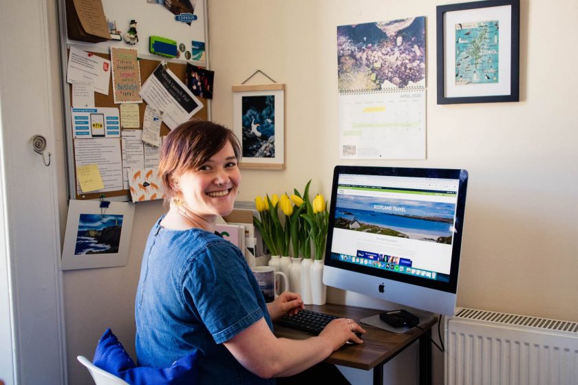 Travel blogger Kathi Kamleitner in her Glasgow home office, travel blogging during Corona.
